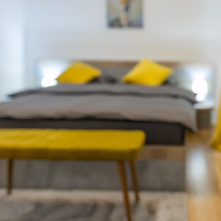 Luxury 2 Bedroom Holiday Apartment Piteşti Kültér fotó