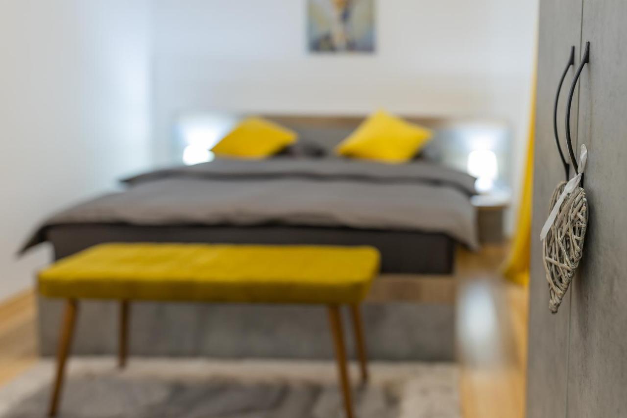 Luxury 2 Bedroom Holiday Apartment Piteşti Kültér fotó