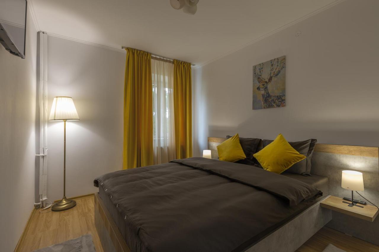 Luxury 2 Bedroom Holiday Apartment Piteşti Kültér fotó