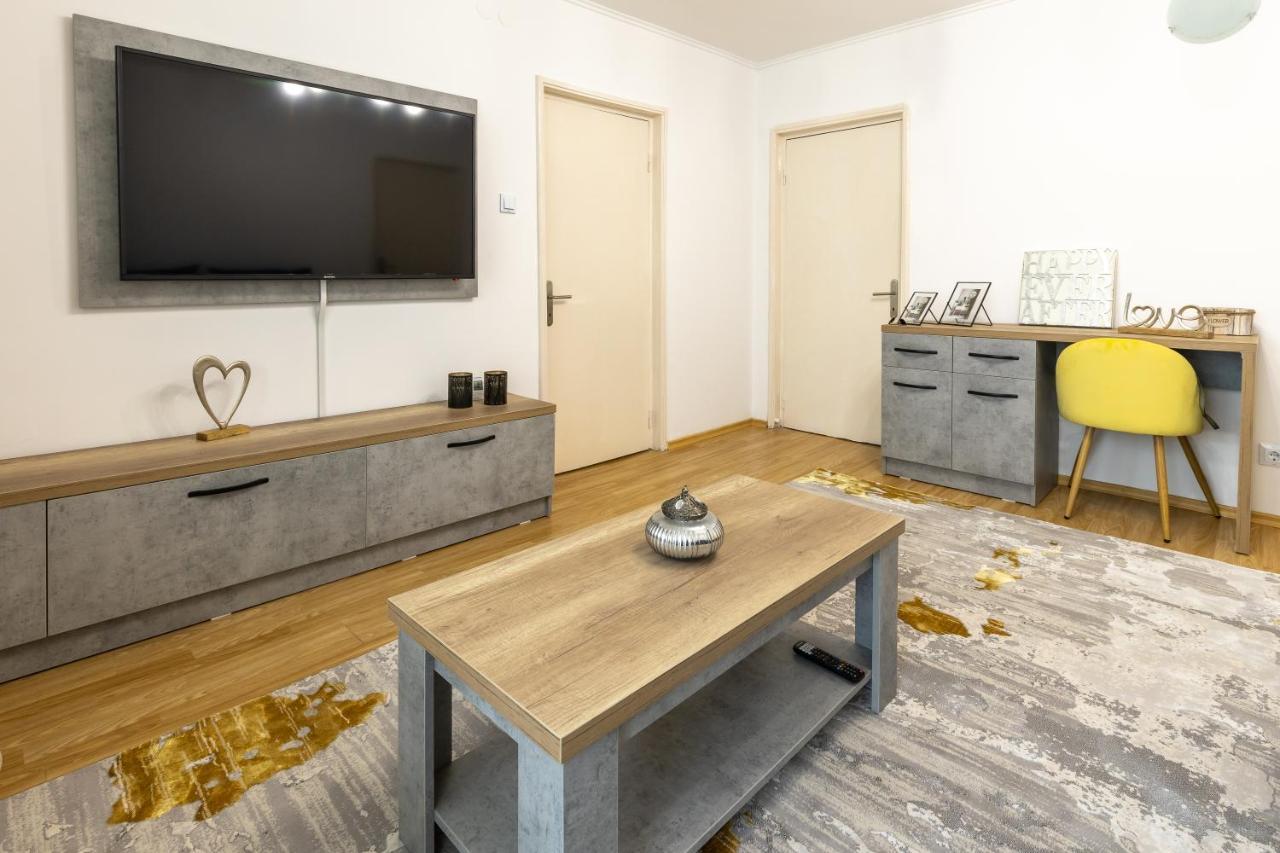 Luxury 2 Bedroom Holiday Apartment Piteşti Kültér fotó
