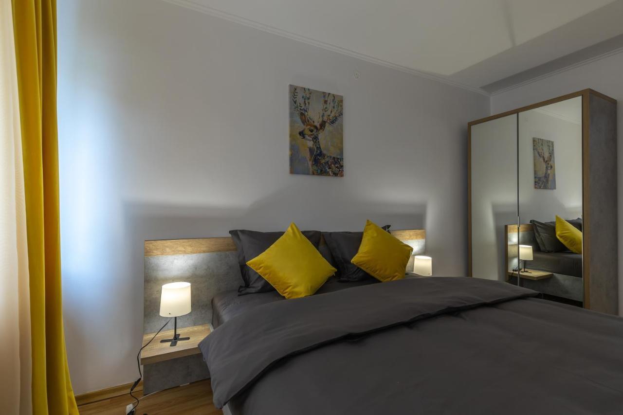 Luxury 2 Bedroom Holiday Apartment Piteşti Kültér fotó