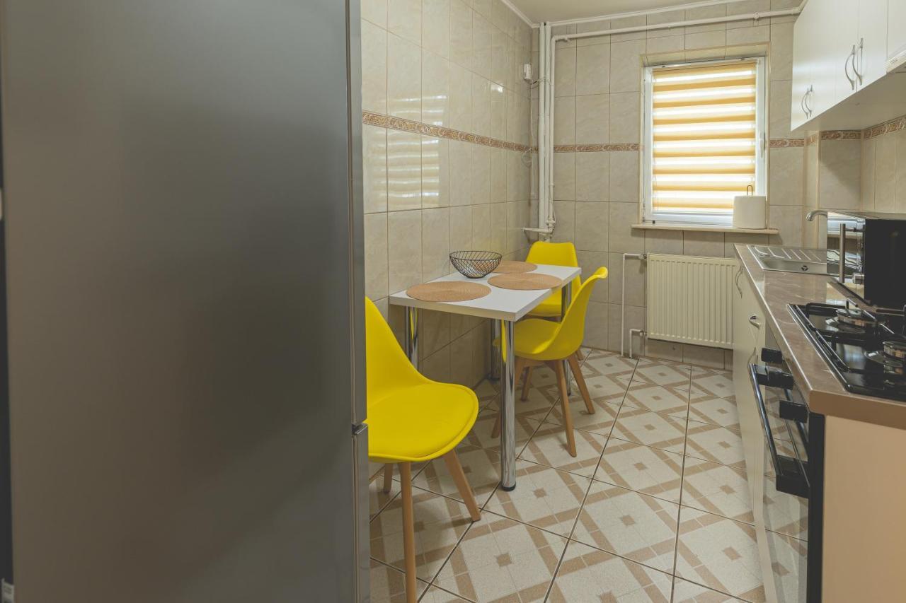 Luxury 2 Bedroom Holiday Apartment Piteşti Kültér fotó