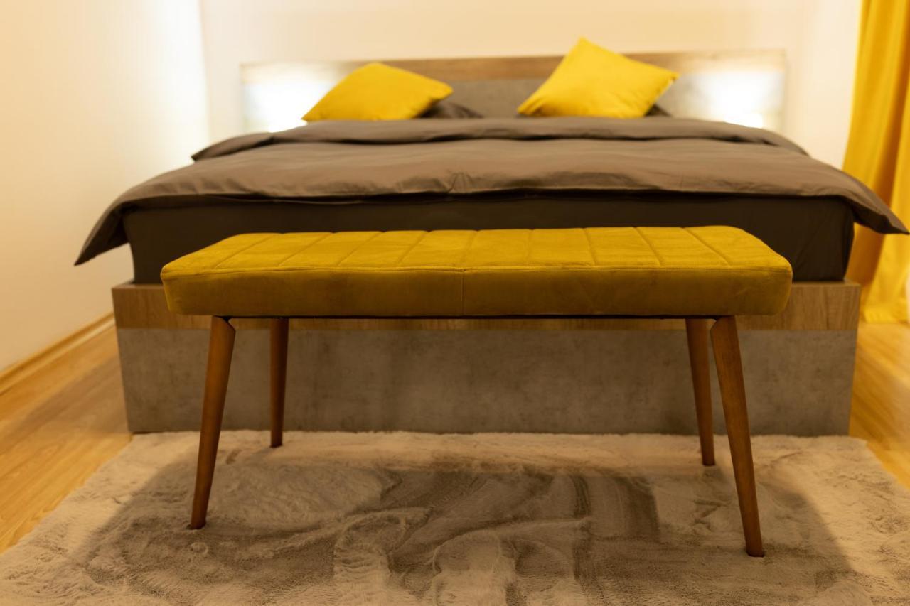 Luxury 2 Bedroom Holiday Apartment Piteşti Kültér fotó