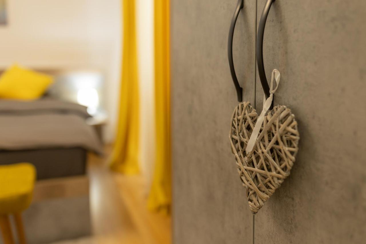 Luxury 2 Bedroom Holiday Apartment Piteşti Kültér fotó
