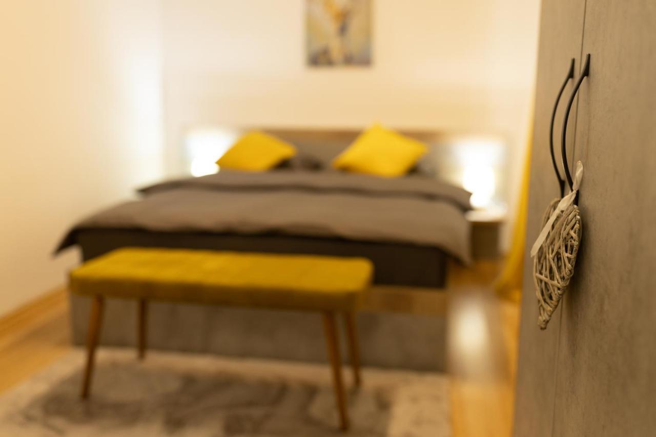 Luxury 2 Bedroom Holiday Apartment Piteşti Kültér fotó