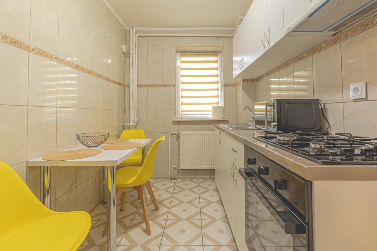 Luxury 2 Bedroom Holiday Apartment Piteşti Kültér fotó