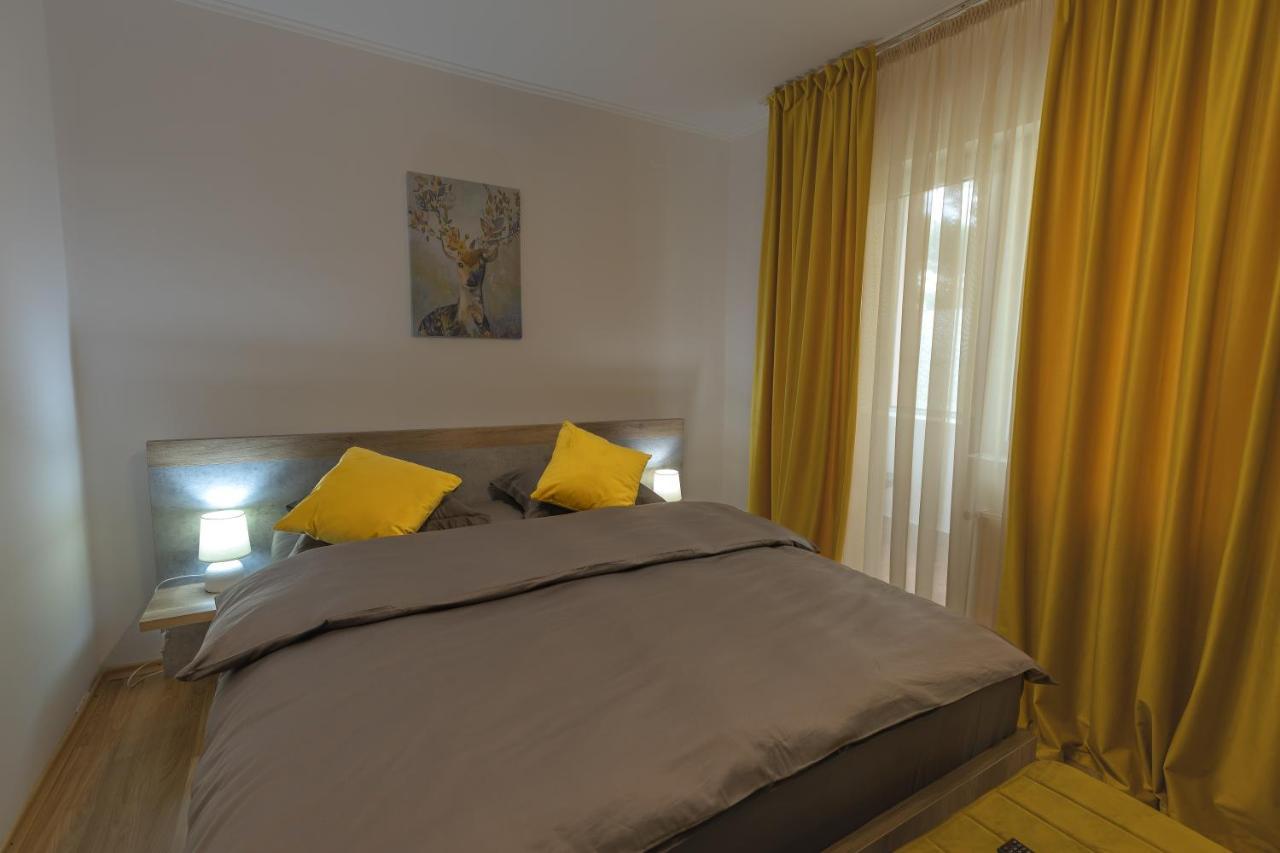Luxury 2 Bedroom Holiday Apartment Piteşti Kültér fotó