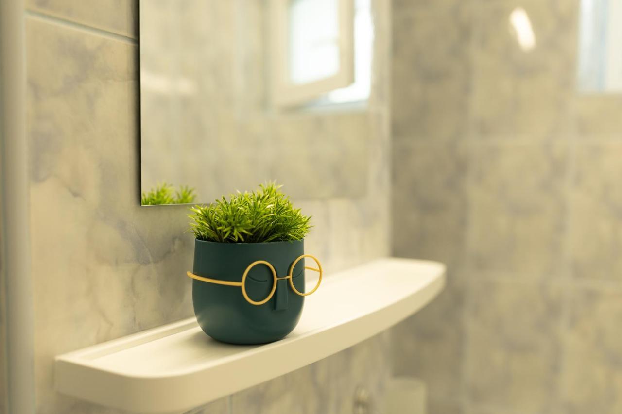 Luxury 2 Bedroom Holiday Apartment Piteşti Kültér fotó